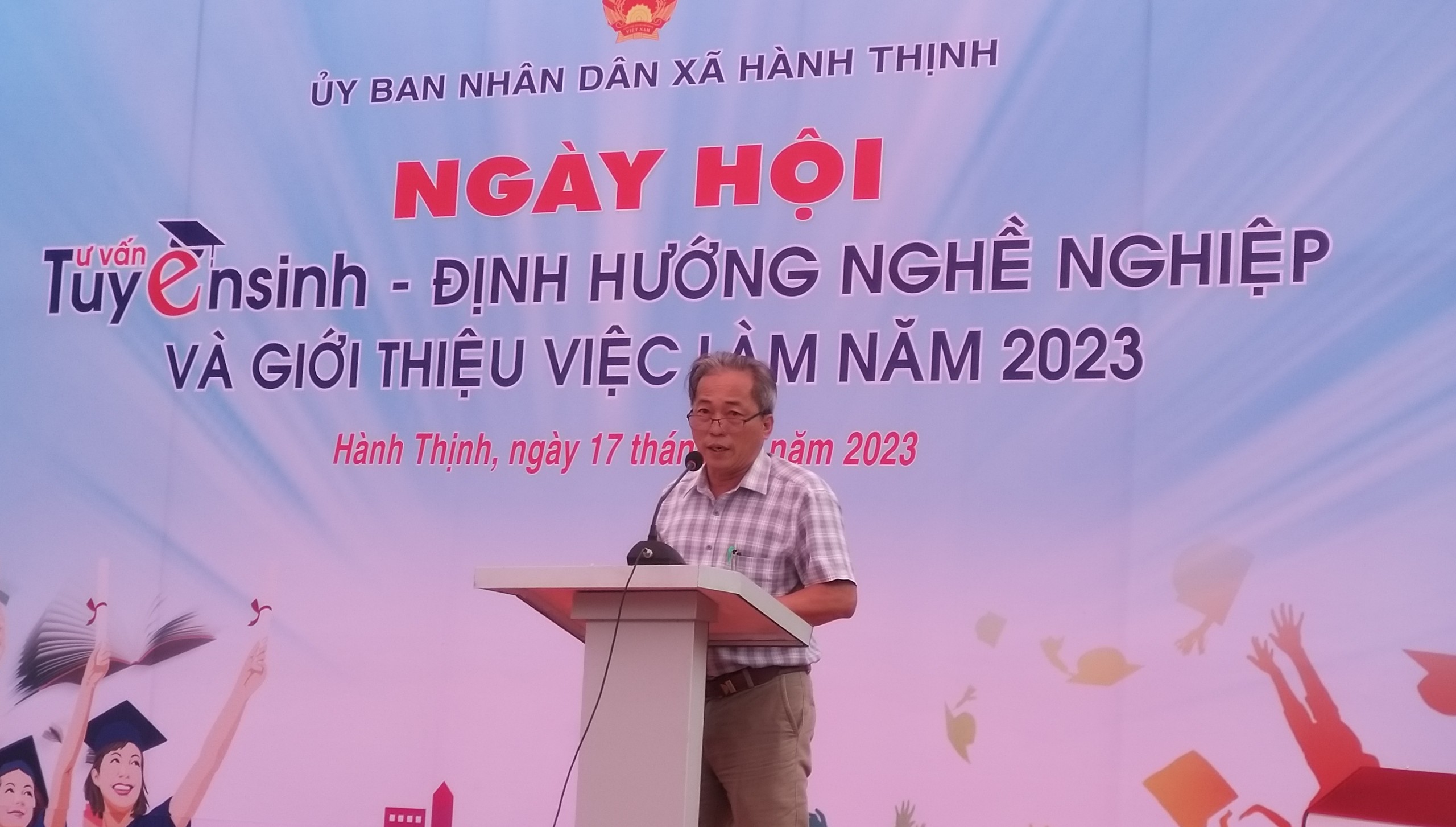Đ/c Huỳnh Thanh Long - Chủ tịch UBND xã Hành Thịnh phát biểu Khai mạc Ngày Hội