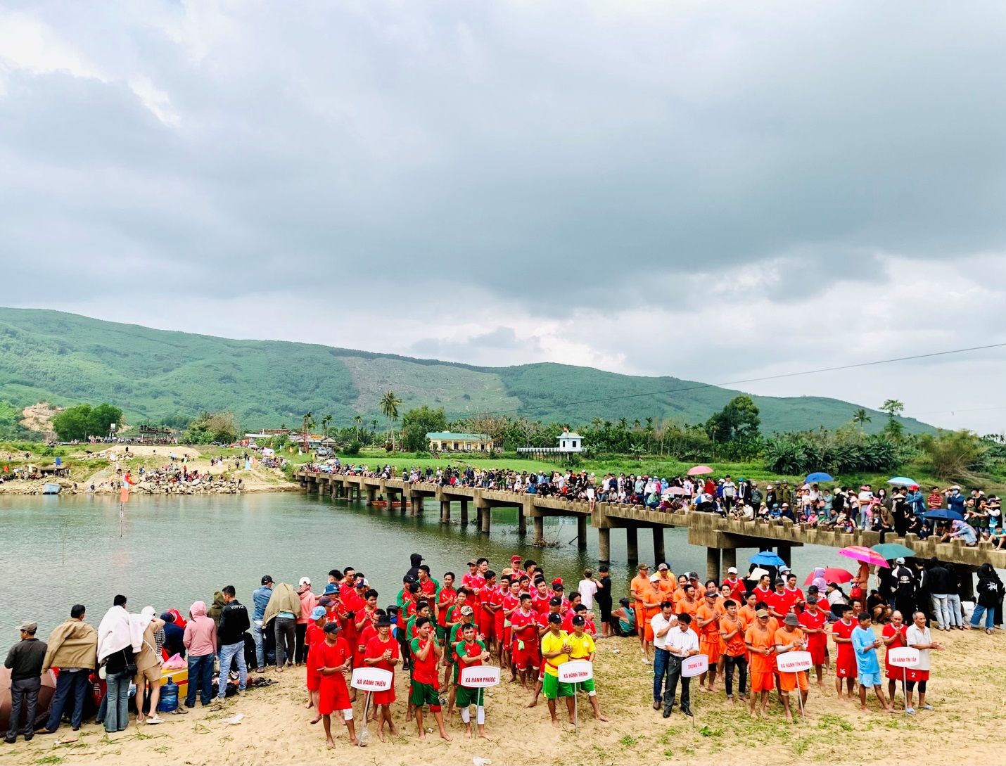 Hành Thịnh tham gia Giải đua thuyền truyền thống Mừng Đảng - Mừng Xuân Giáp Thìn năm 2024